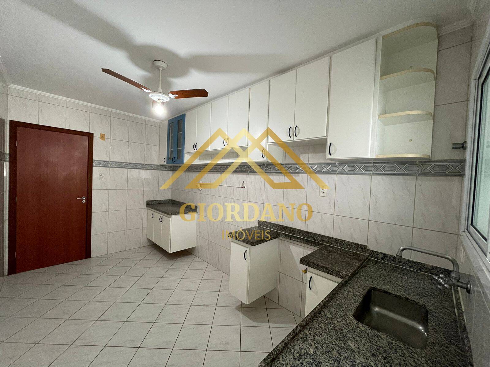 Apartamento à venda com 2 quartos, 75m² - Foto 14