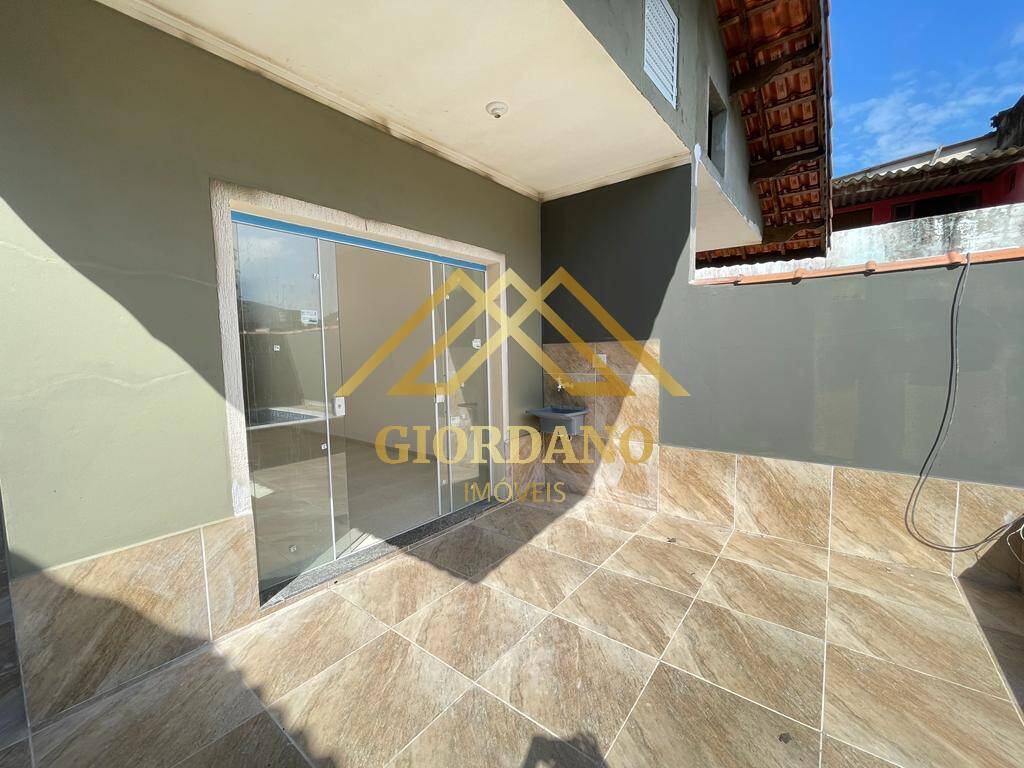 Casa à venda com 2 quartos, 60m² - Foto 2