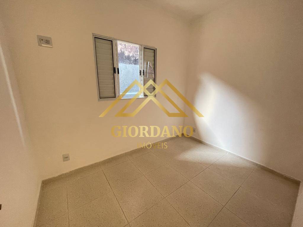 Casa à venda com 2 quartos, 60m² - Foto 18